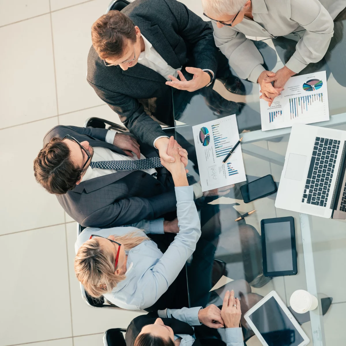 Naturalne kosmetyki DIY: 10 sprawdzonych przepisów na kremy, peelingi i maseczki dla każdego typu skóry